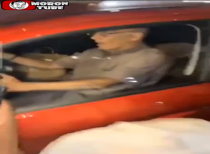 Video: A throng in Chicago attacks an elderly guy